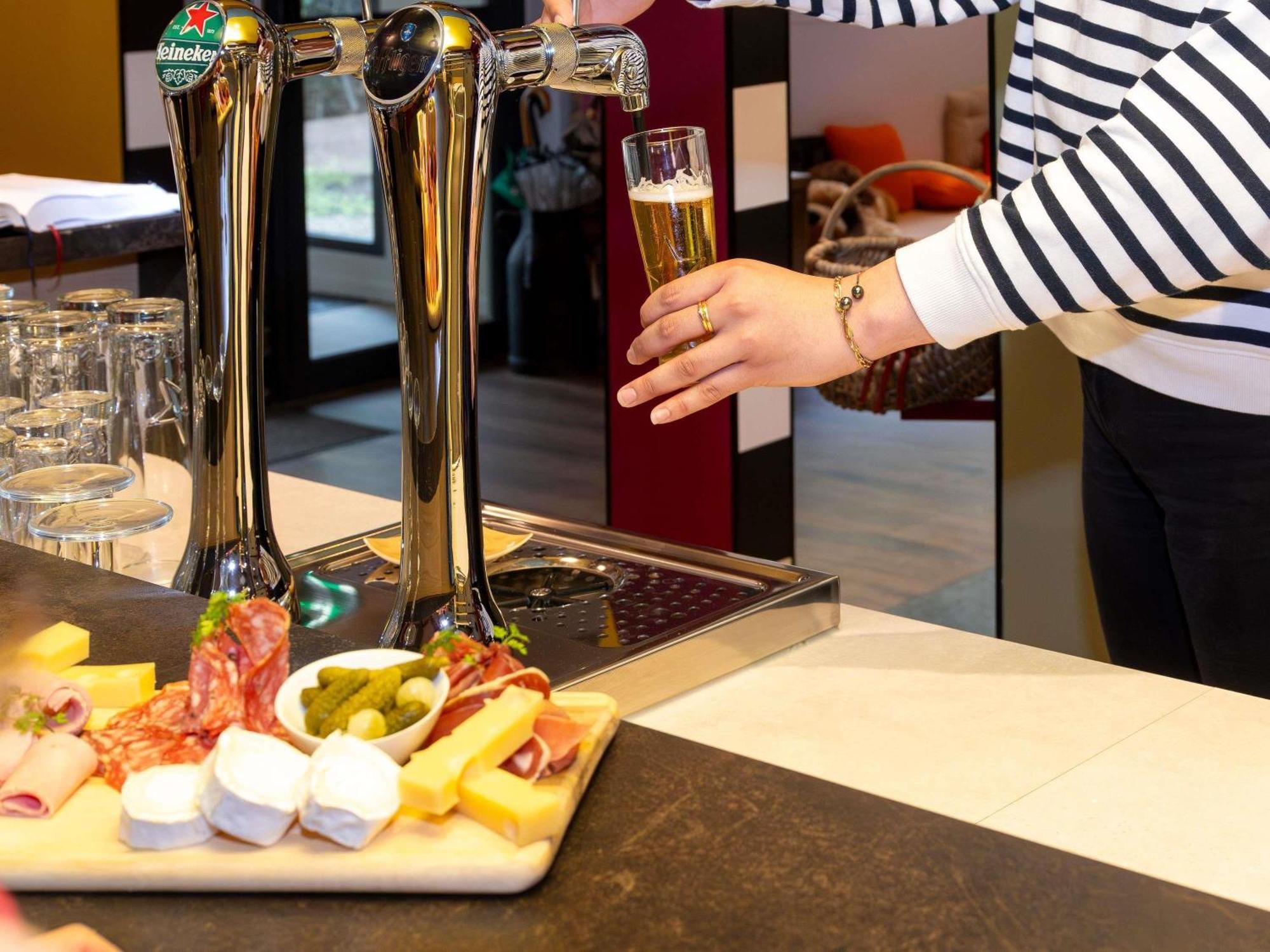 Greet Hotel Massieux Lyon Nord エクステリア 写真