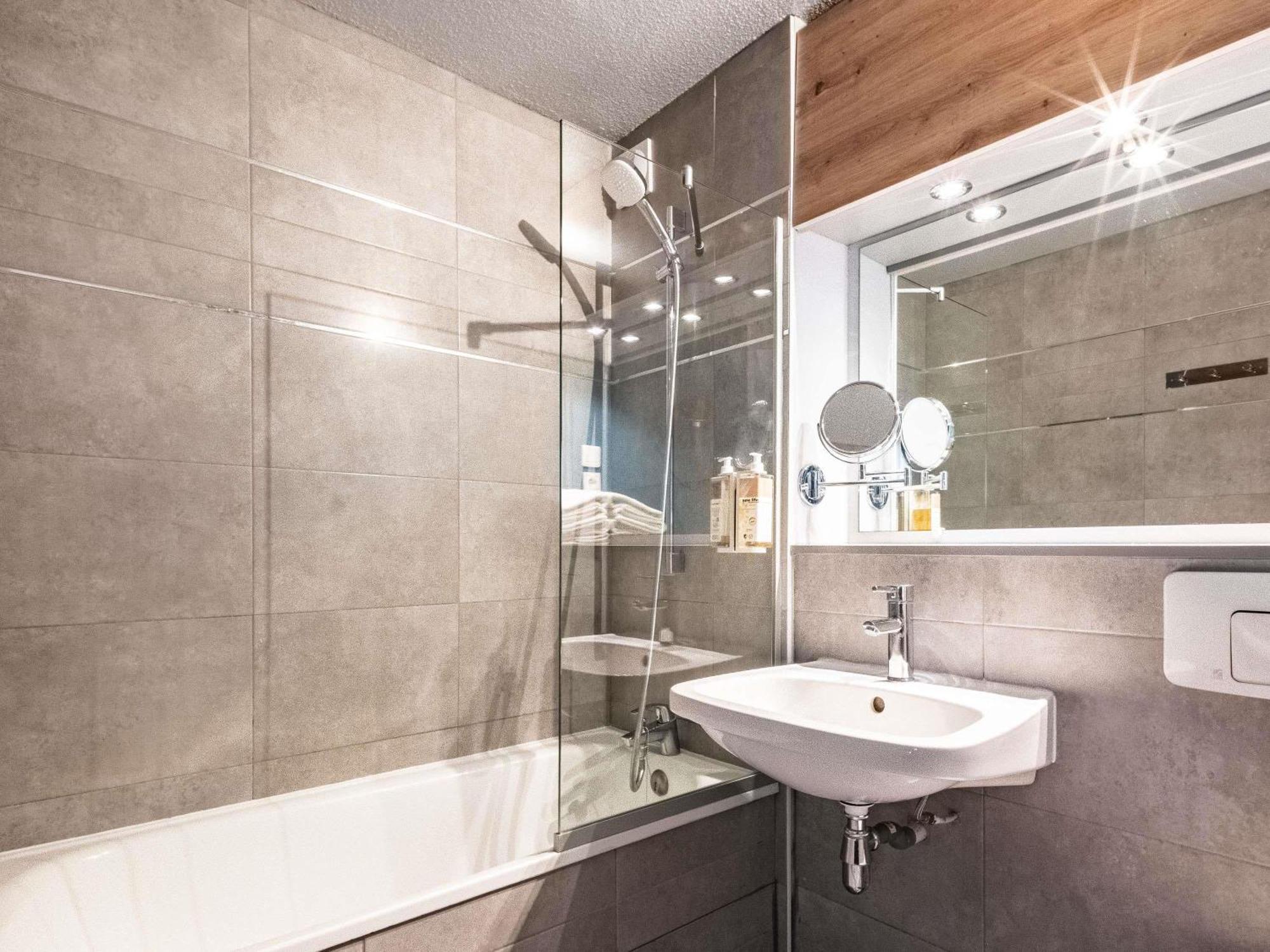 Greet Hotel Massieux Lyon Nord エクステリア 写真
