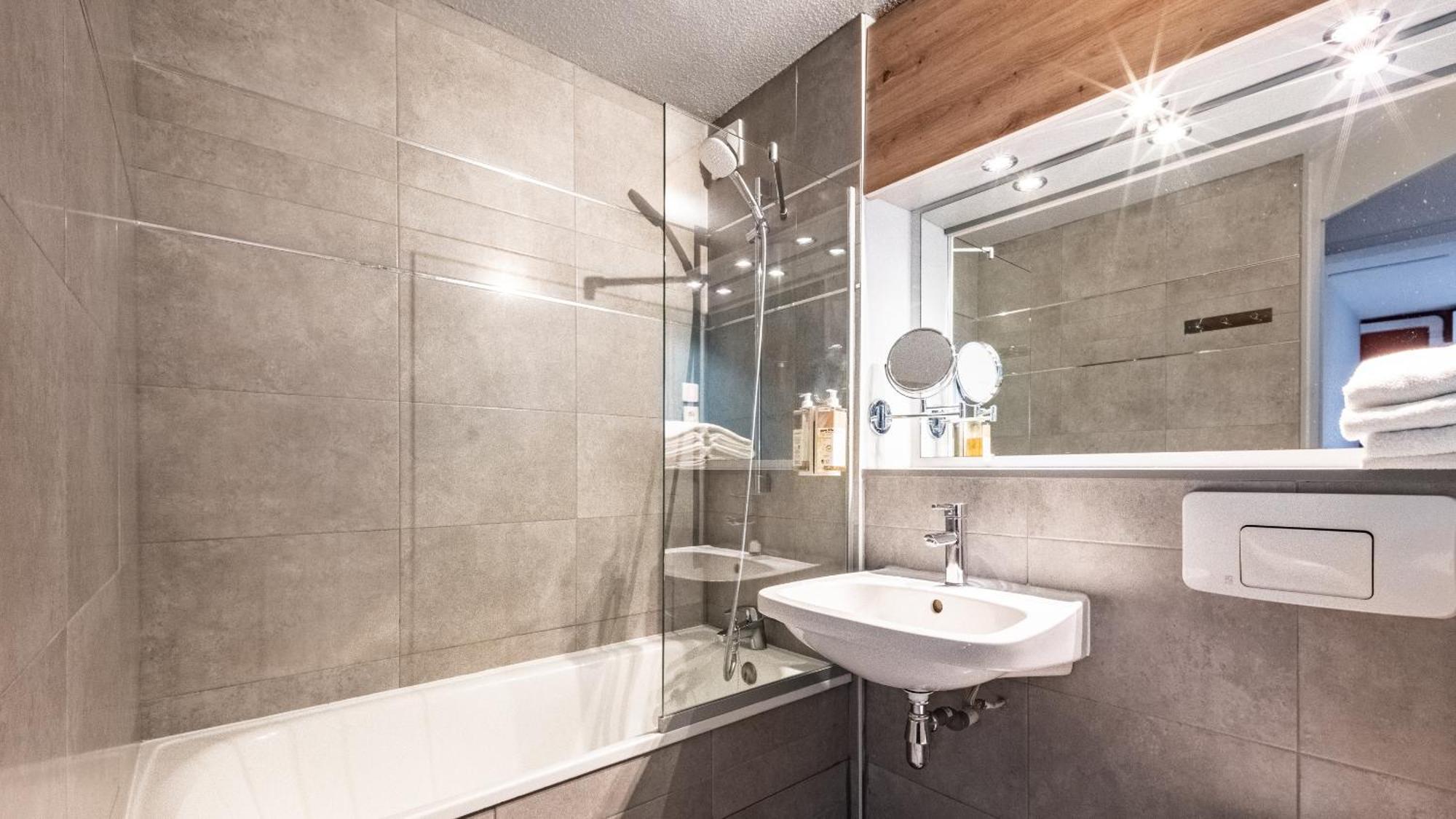 Greet Hotel Massieux Lyon Nord エクステリア 写真